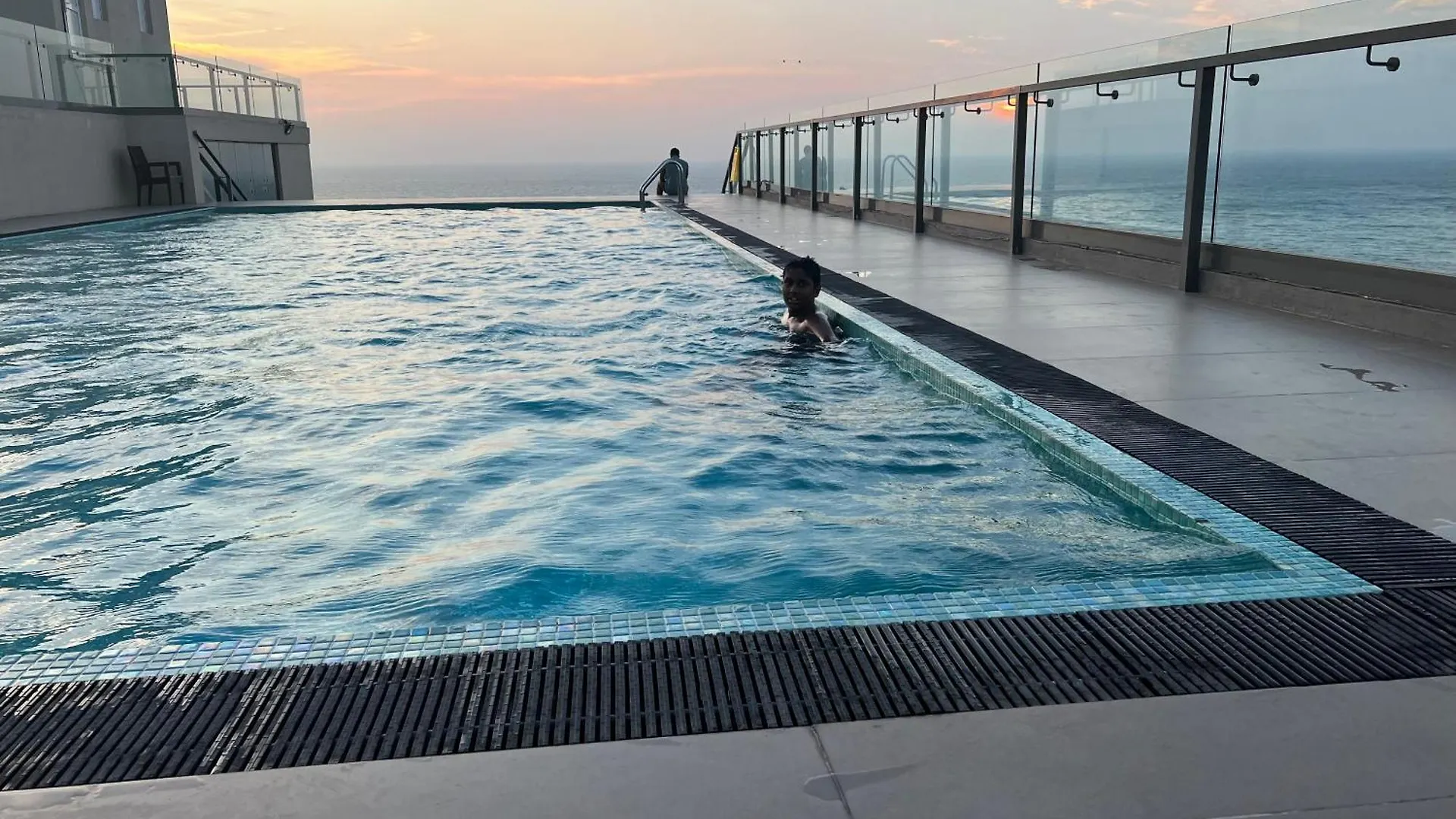 נגומבו Grand Sri Lounge - Ocean Breeze Hotel Residents מלון דירות